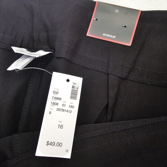 AVENUE Luxe Stretch Gracie Eyelet Capri - Picture 8 of 13